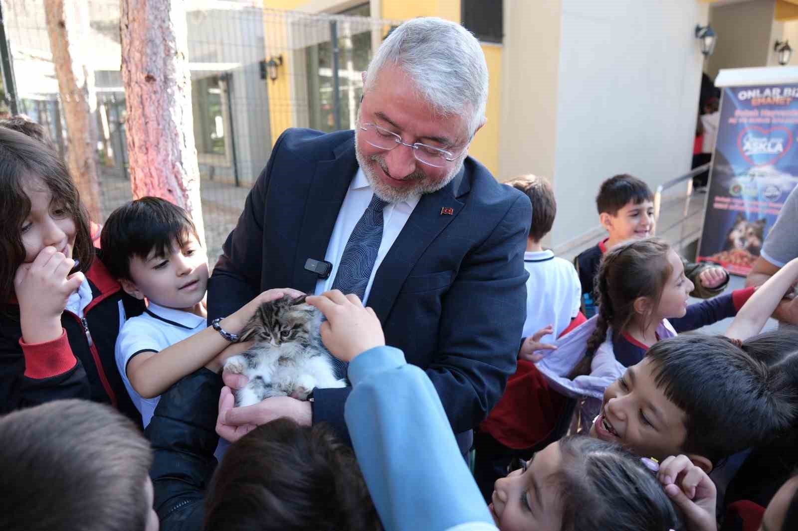 ÇOCUKLAR HAYVAN SEVGİSİYLE BULUŞTU
