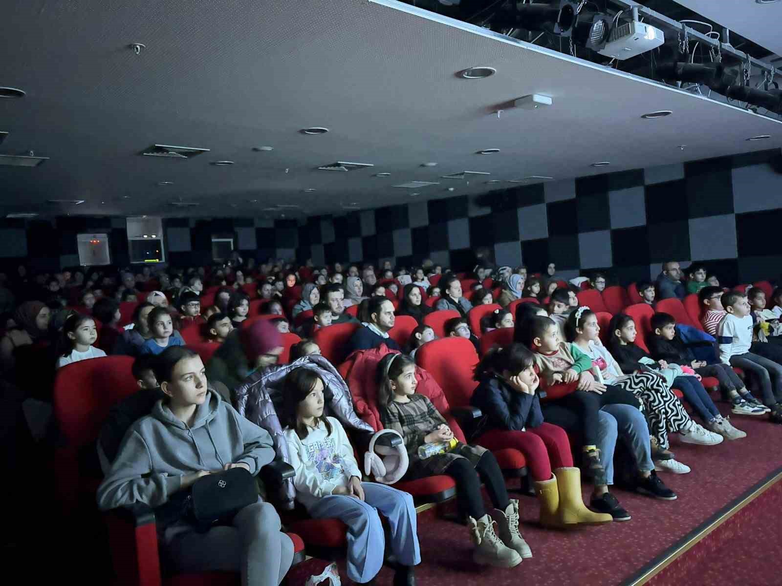 ÇOCUKLAR SÖMESTR TATİLİNDE SİNEMA KEYFİ YAŞADI