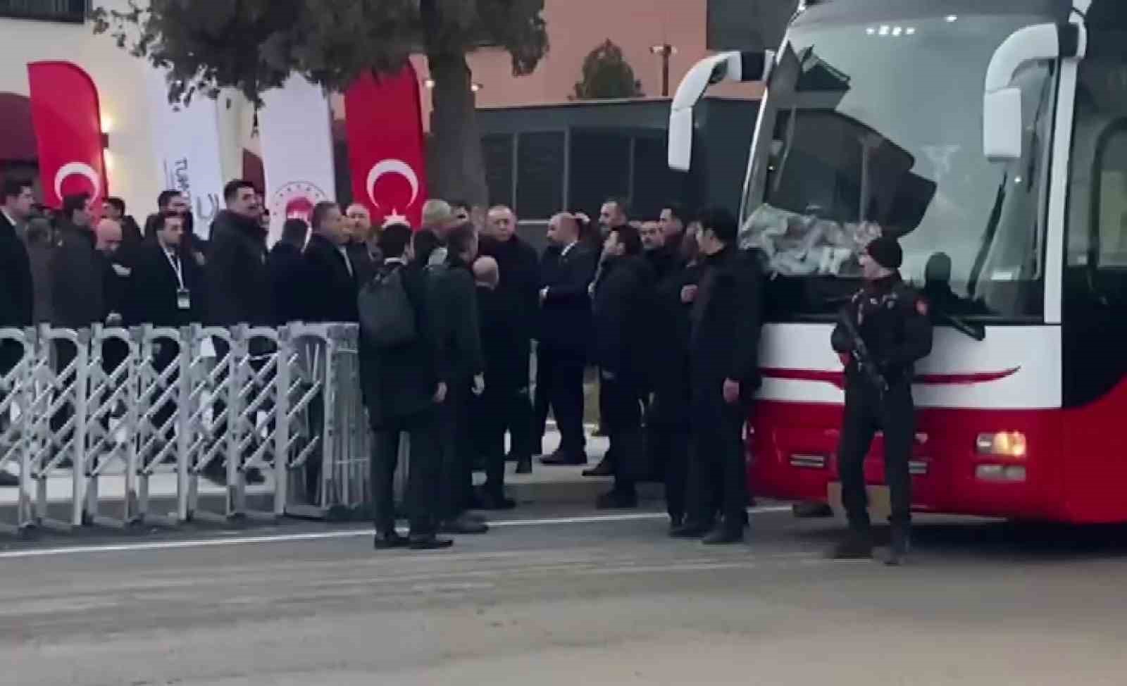 CUMHURBAŞKANI ERDOĞAN ADIYAMAN'DA DEPREM SONRASI ESNAFLARLA BİR ARAYA GELDİ