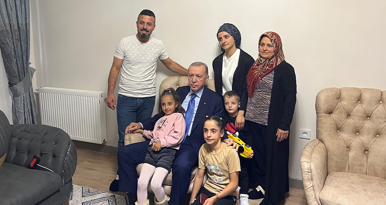 CUMHURBAŞKANI ERDOĞAN DEPREMZEDELERİ ZİYARET ETTİ