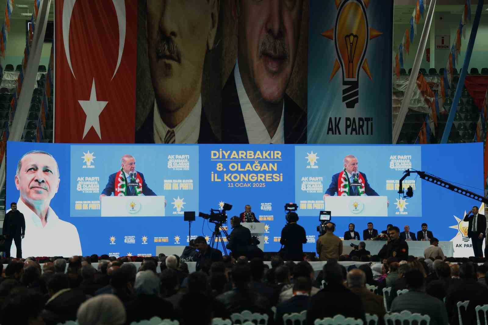 CUMHURBAŞKANI ERDOĞAN DİYARBAKIR'DA PARTİLİLERLE BULUŞTU