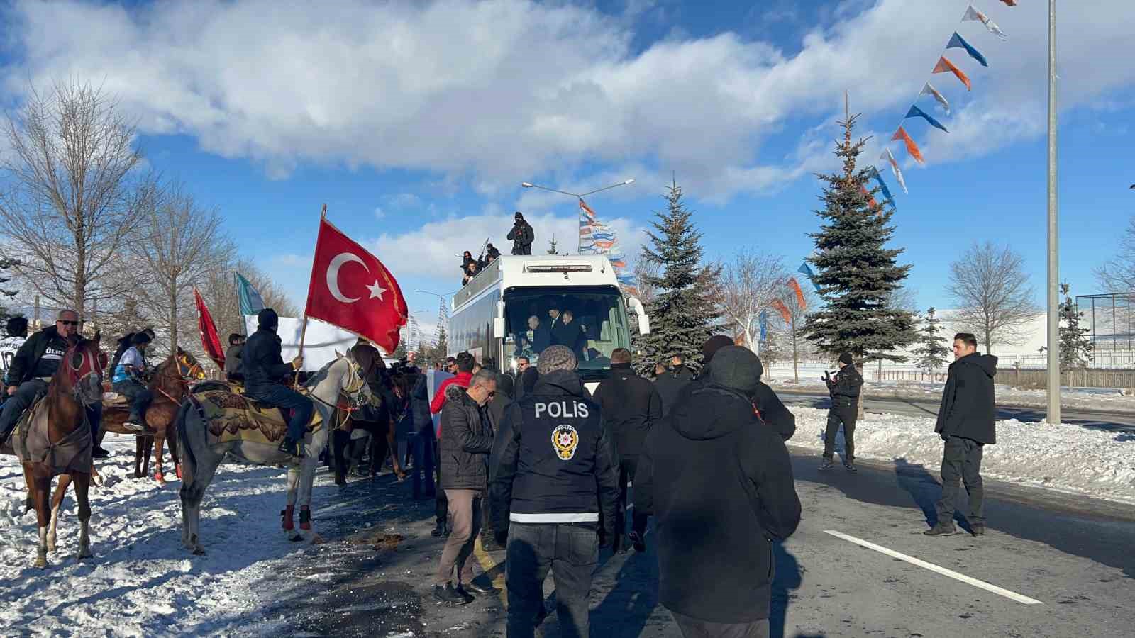 CUMHURBAŞKANI ERDOĞAN ERZURUM'DA COŞKUYLA KARŞILANDI