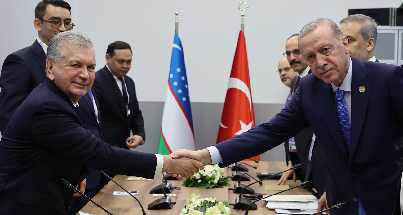 CUMHURBAŞKANI ERDOĞAN KAZAN'DA ÖZBEKİSTAN CUMHURBAŞKANI İLE BULUŞTU