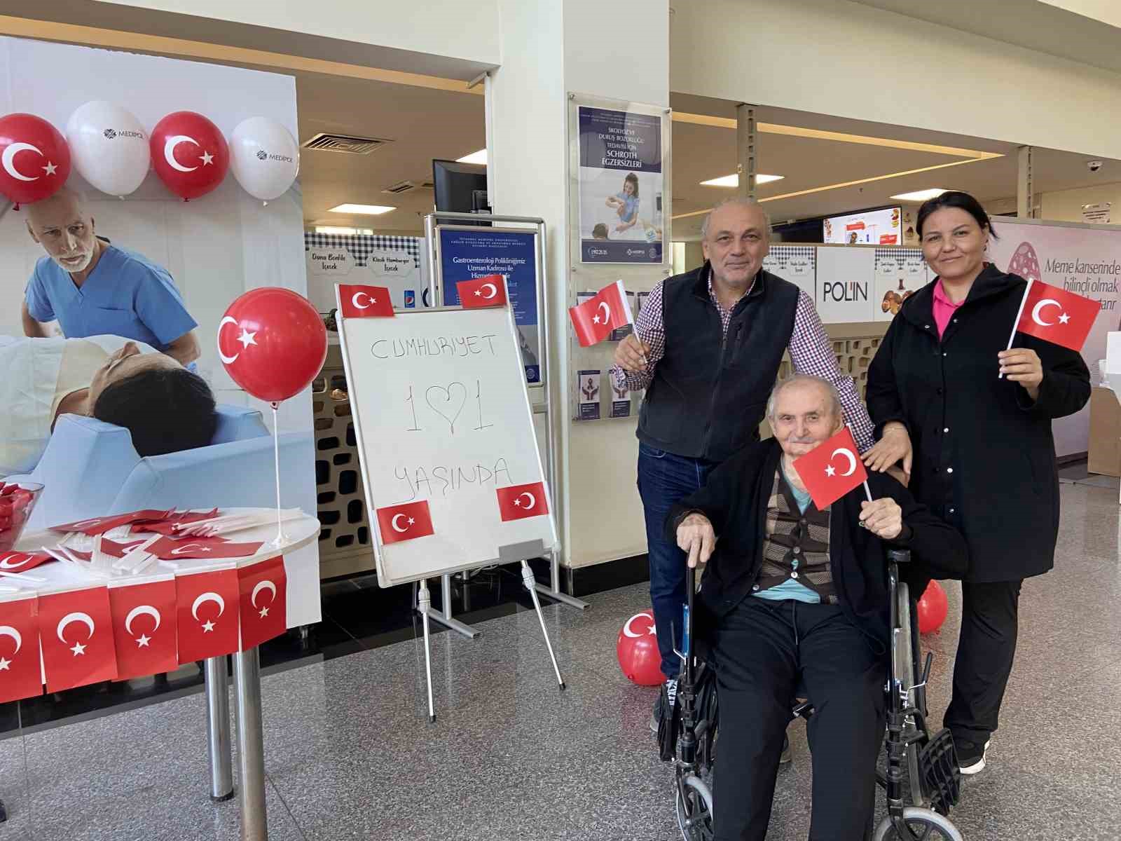 CUMHURİYET BAYRAMI COŞKUSU MEDİPOL HASTANELERİNİ SARDI