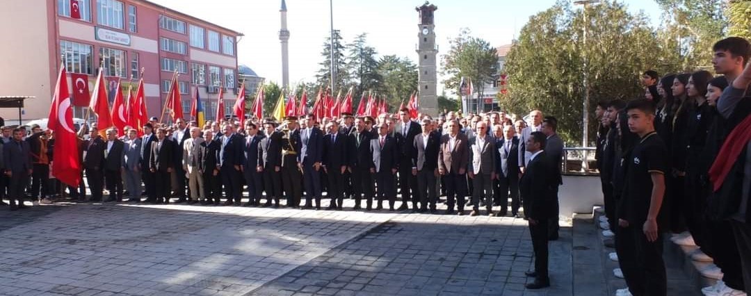 CUMHURİYET KUTLAMALARI ATATÜRK ANITINDA BAŞLADI