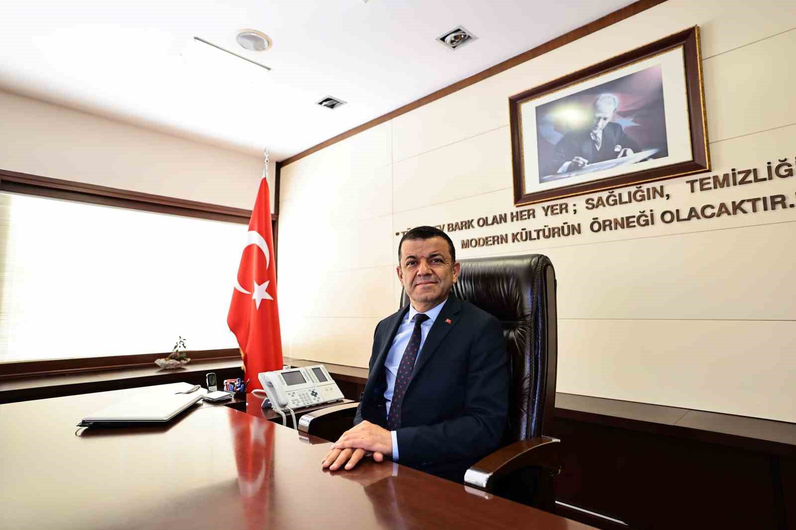 DENİZLİ BÜYÜKŞEHİR BELEDİYE BAŞKANI GAZETECİLERİ KUTLADI