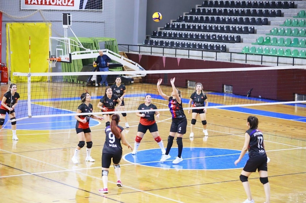 DENİZLİ’DE “GELİN SPORDA BULUŞALIM” KAMU SPOR OYUNLARI BAŞLIYOR
