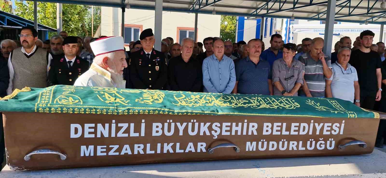 DENİZLİLİ ŞEHİT ER MEHMET ÖZTÜRK’ÜN BABASI DUALARLA UĞURLANDI