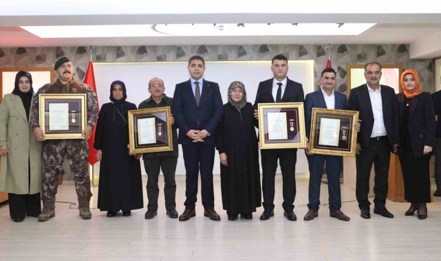 Devlet Övünç Madalyaları ve Beratları Şehit Ailelerine ve Gazilere Verildi