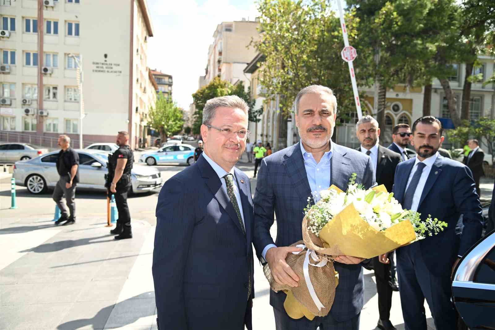DIŞİŞLERİ BAKANI HAKAN FİDAN MANİSA'DA BULUŞMALAR GERÇEKLEŞTİRDİ