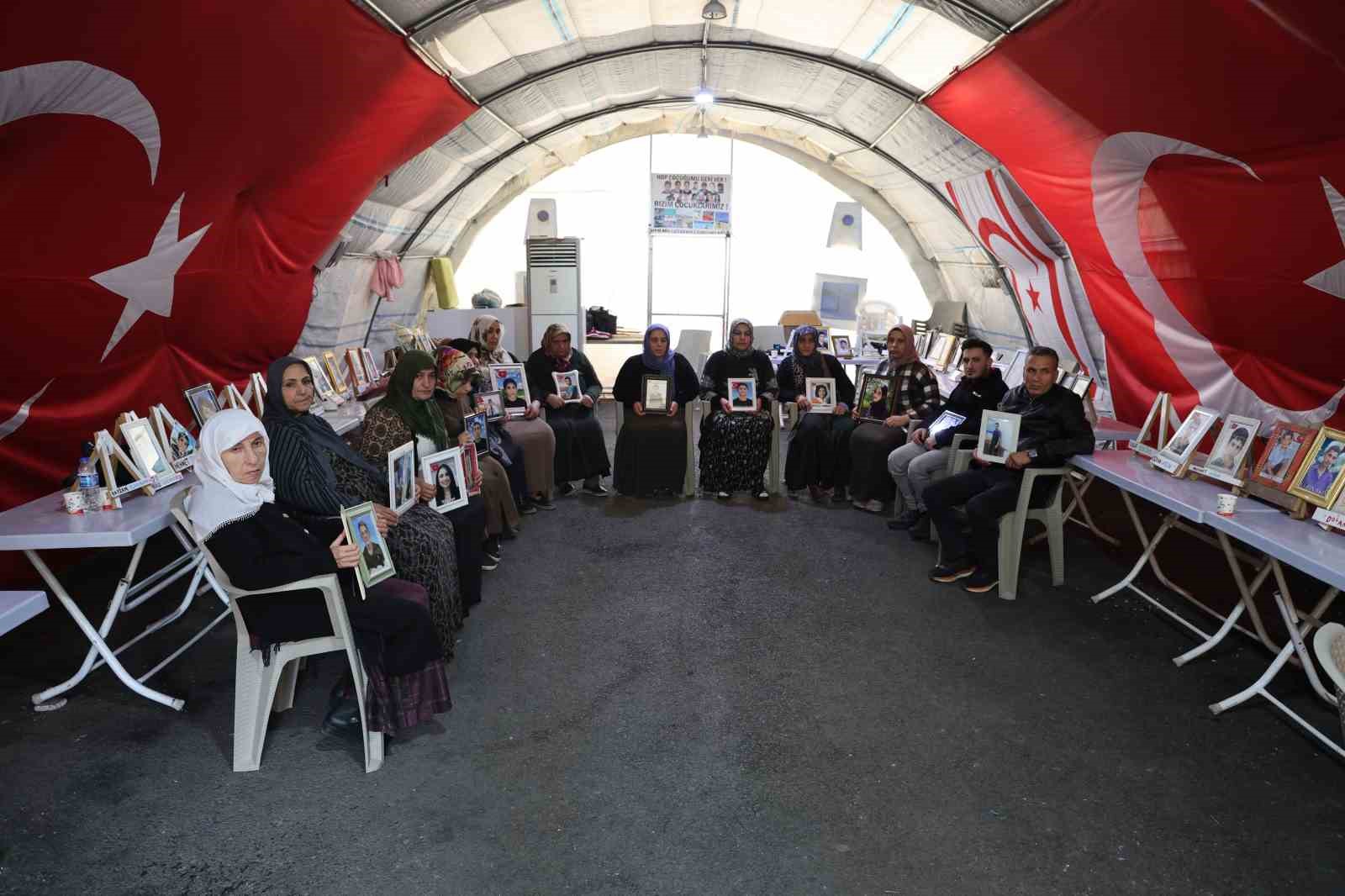 DİYARBAKIR ANNELERİ, EVLATLARINA TESLİM OL ÇAĞRISINDA BULUNDU