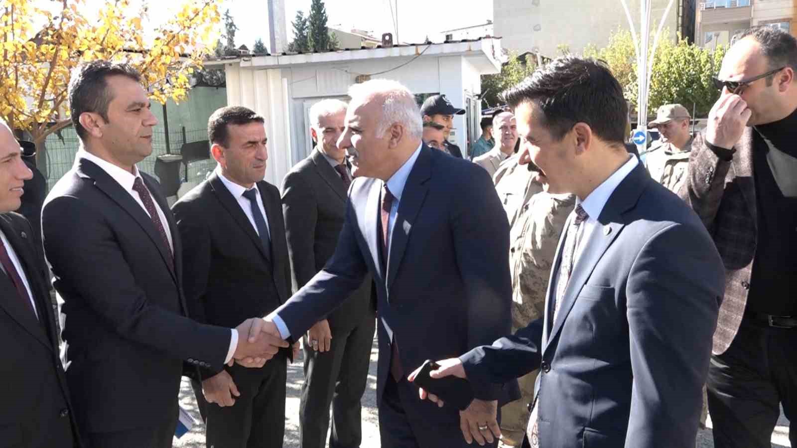 DİYARBAKIR VALİSİ KULP İLÇESİNDE ESNAFLA BULUŞTU