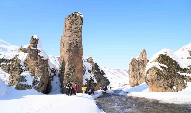 Doğa Tutkunları Muş’un Karla Kaplı Kanyonunu Keşfetti