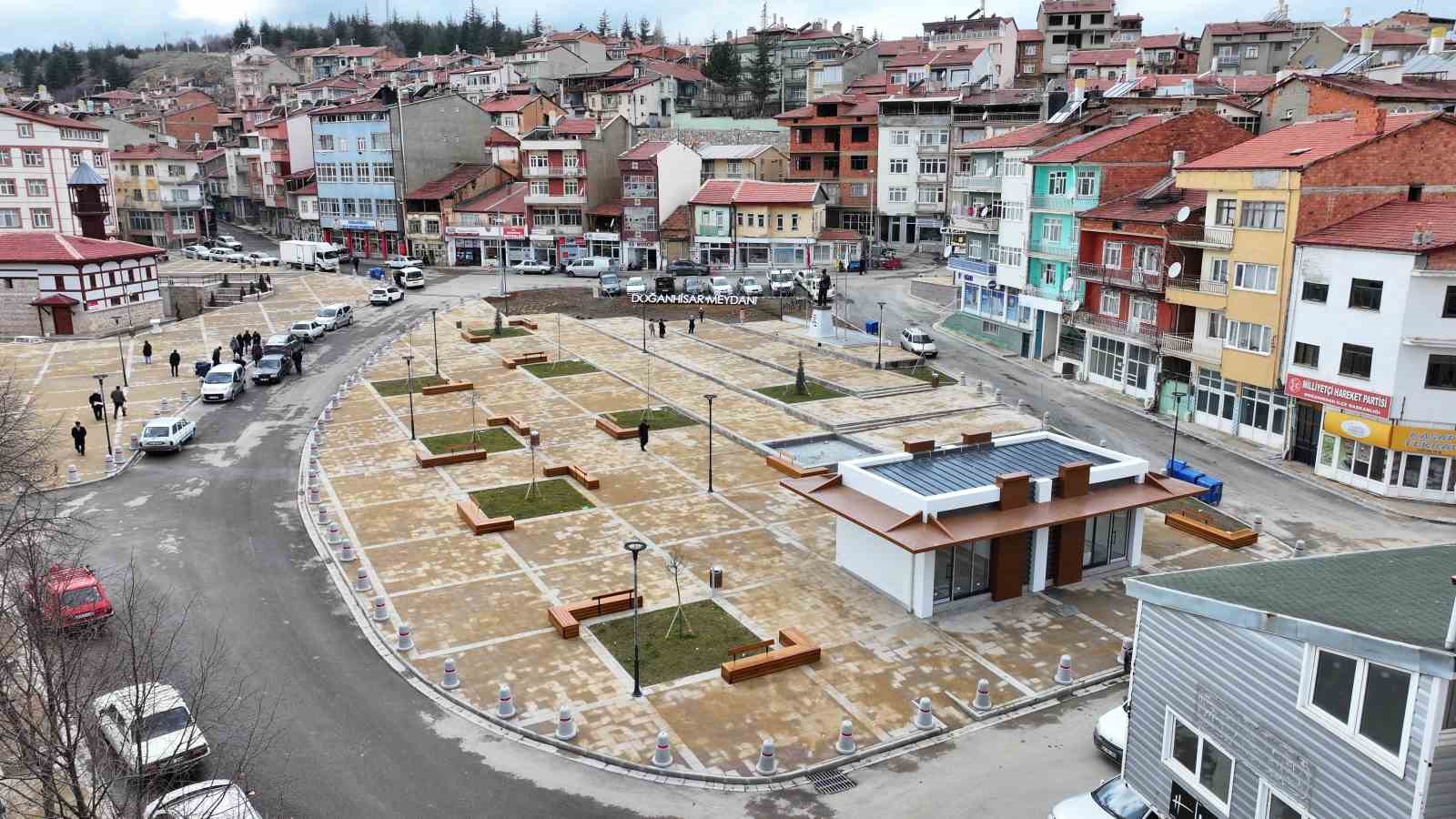 DOĞANHİSAR MEYDANI YENİLENDİ