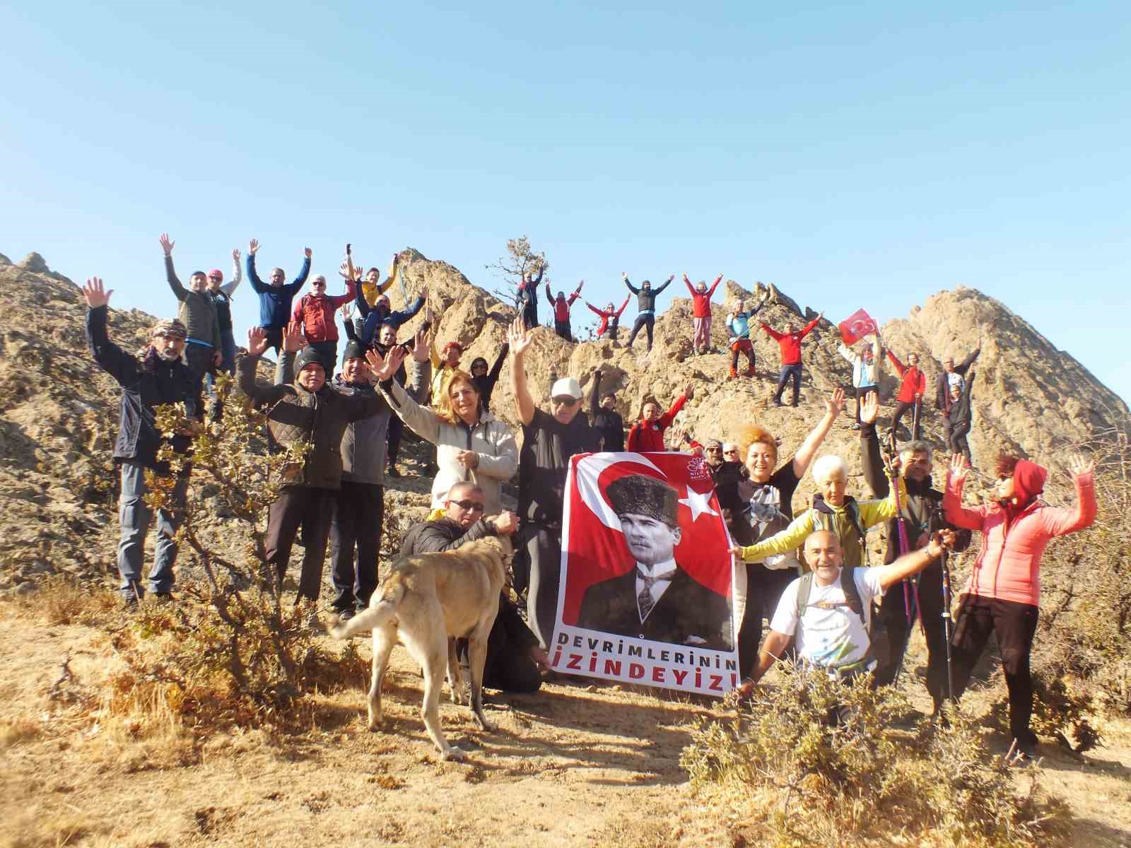 DOĞASEVERLER BALIKESİR'DE ATATÜRK'Ü ANMA ETKİNLİĞİ DÜZENLEDİ