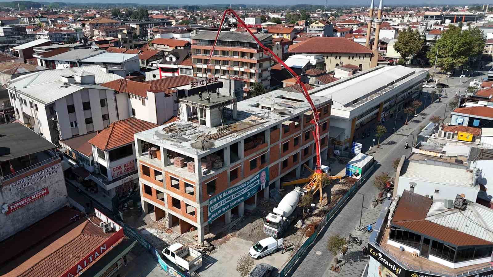 DR. FARUK ÖZLÜ'NÜN İNİSİYATİFİYLE ZİNCİRLİ KUYU İŞ MERKEZİ VE KÜTÜPHANESİ İNŞAATI HIZLA İLERLİYOR