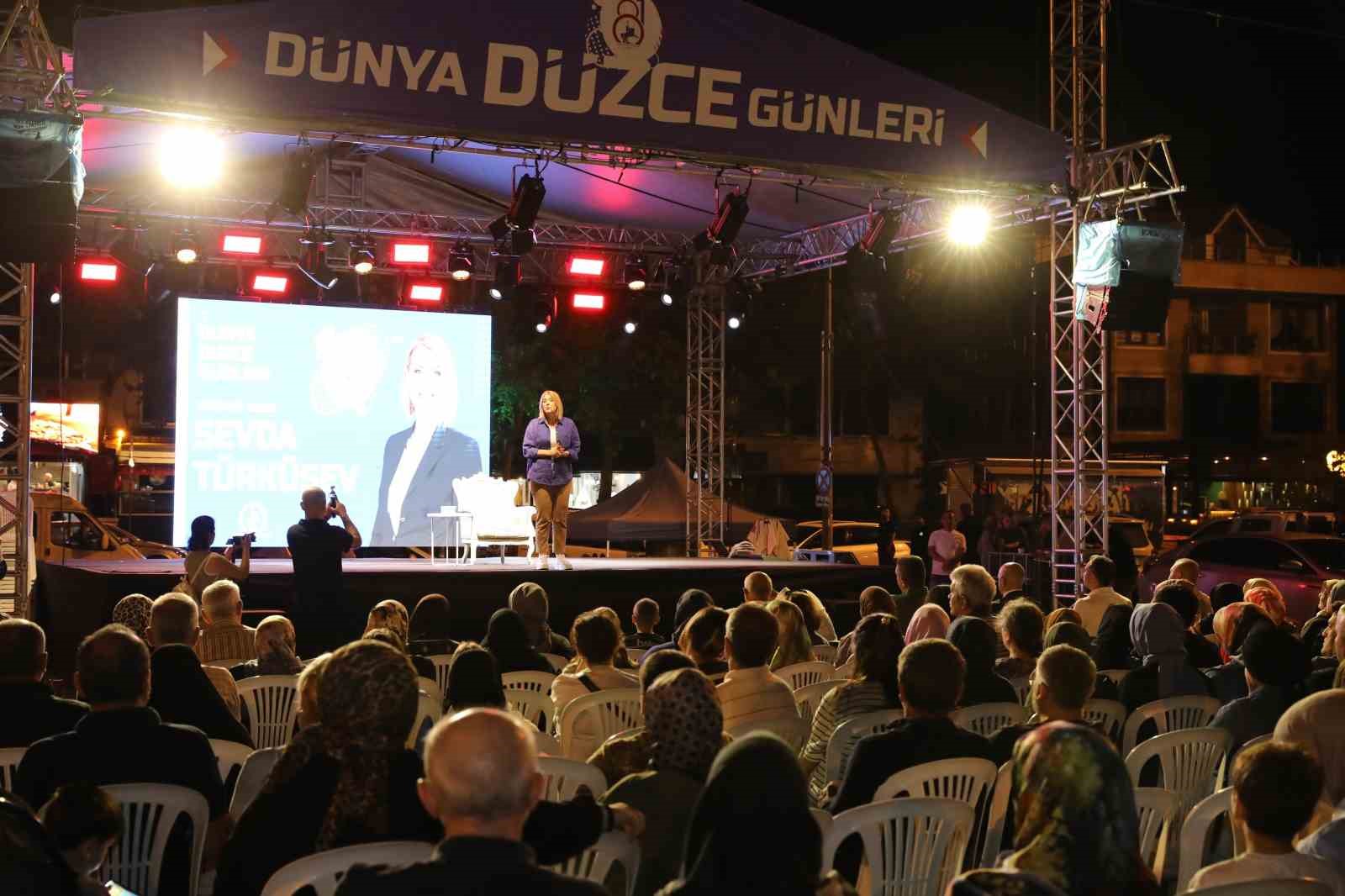 DÜNYA DÜZCE GÜNLERİ'NDE İLETİŞİM UZMANI SEVDA TÜRKÜSEV KONUK EDİLDİ