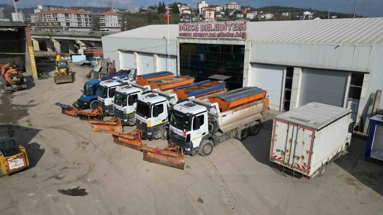 DÜZCE BELEDİYESİ KAR YAĞIŞINA HAZIR