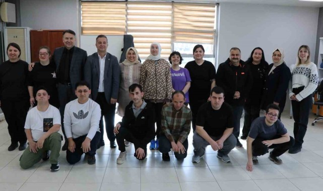 Düzce Belediyesi Kusursuz Kafe'den Özel Bireylere Sürpriz Ziyaret