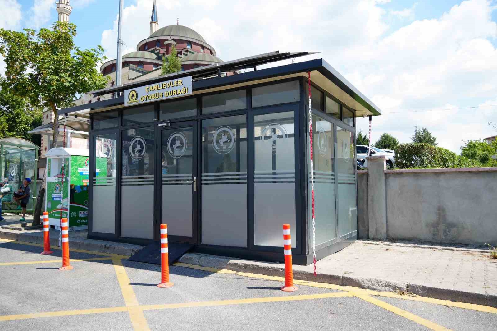 DÜZCE BELEDİYESİ, MODERN VE AKILLI DURAKLARINI ÇAMLIEVLER MAHALLESİ’NE DE TAŞIDI