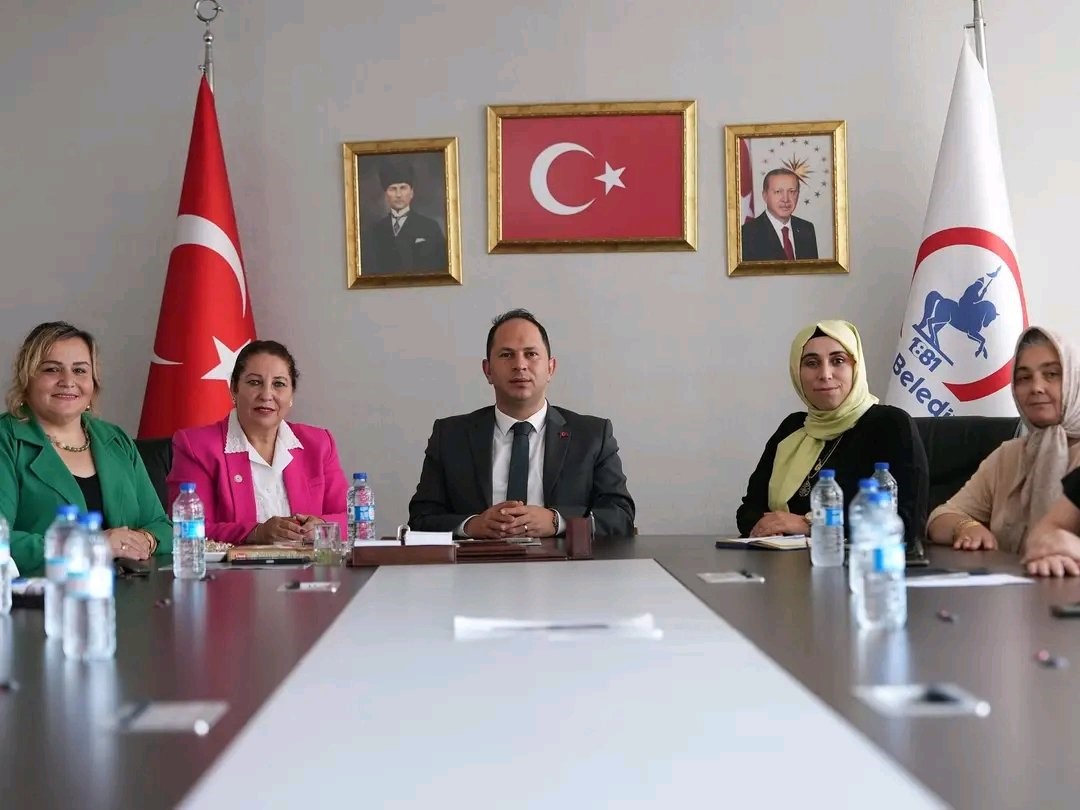 DÜZCE KENT KONSEYİ BAŞKANLIĞINA SEÇİLEN CİHAN ÜNAL'A KADINLAR HAYIRLI OLSUN ZİYARETİ