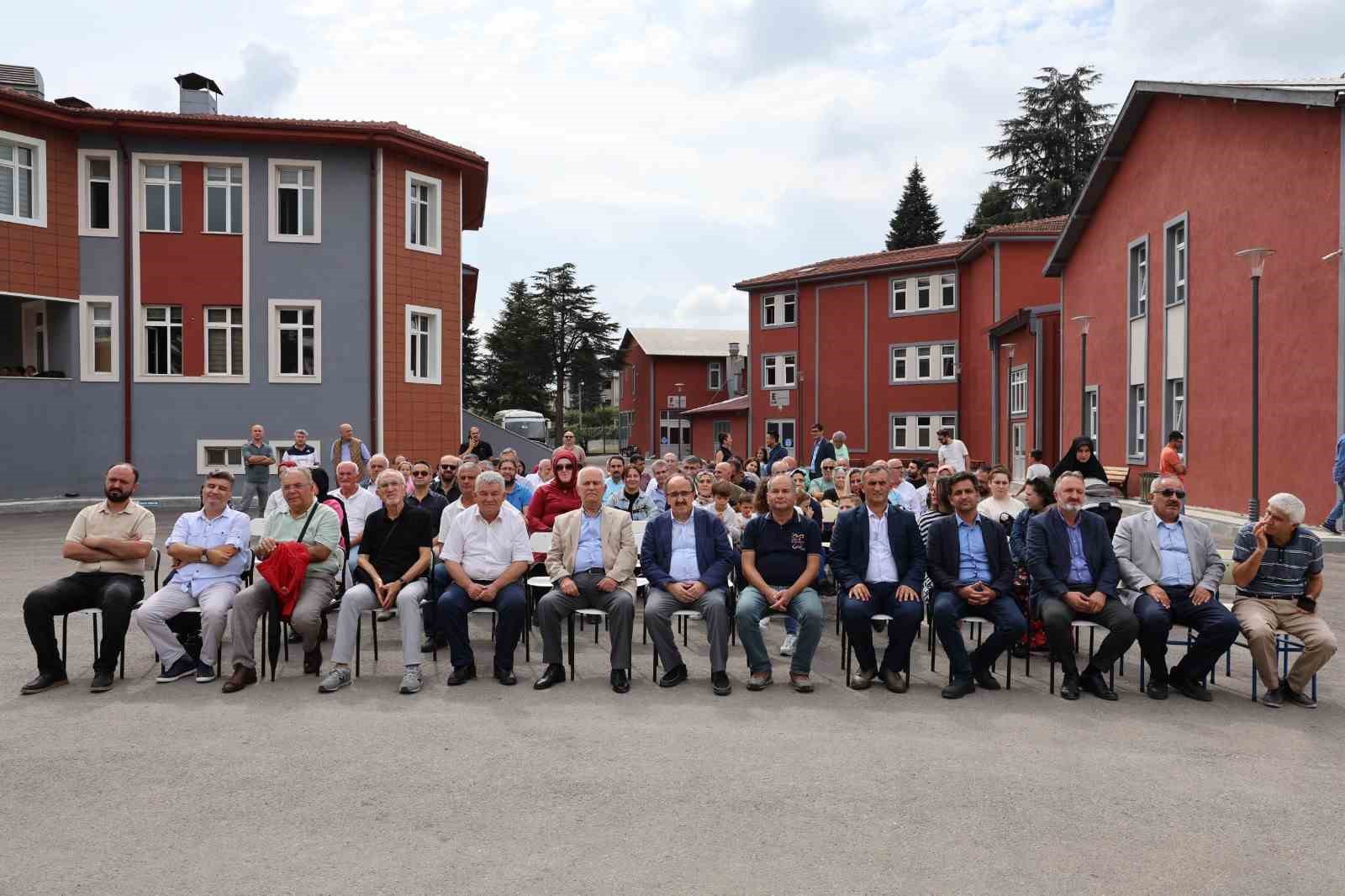 DÜZCE MESLEK YÜKSEKOKULU 48.YIL MEZUNLAR GÜNÜ COŞKUYLA KUTLANDI