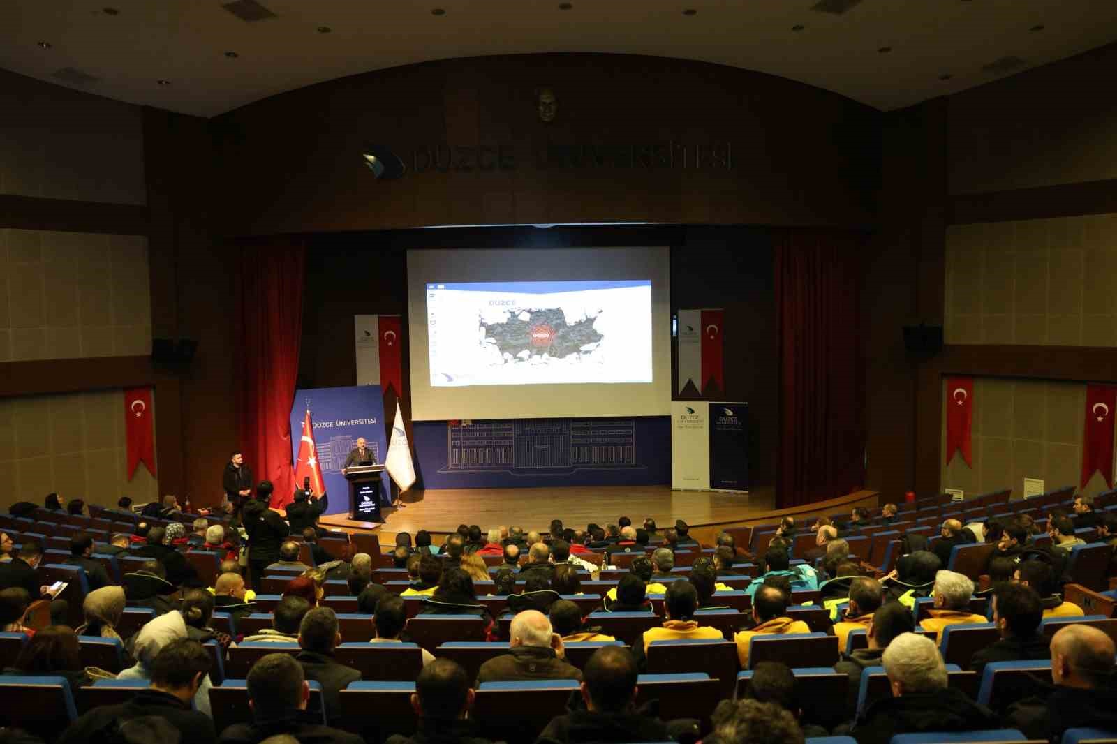 DÜZCE ÜNİVERSİTESİ DEPREM ÇALIŞTAYI ÇALIŞMALARIYLA DİKKAT ÇEKTİ