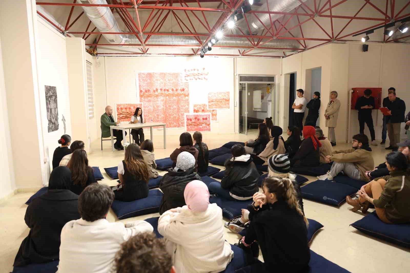 DÜZCE ÜNİVERSİTESİ SANAT TASARIM VE MİMARLIK FAKÜLTESİ'NDE SERGİ VE SÖYLEŞİ