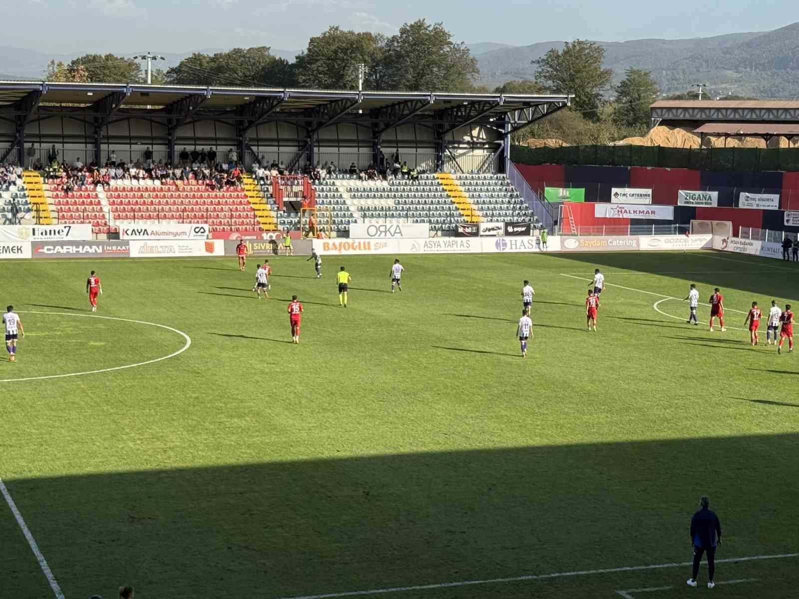 DÜZCESPOR VE ARTVİN HOPASPOR BERABERE KALDI