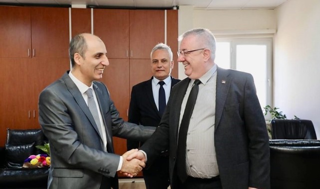 Edremit Belediye Başkanı Sağlık Çalışanlarını Ziyaret Etti