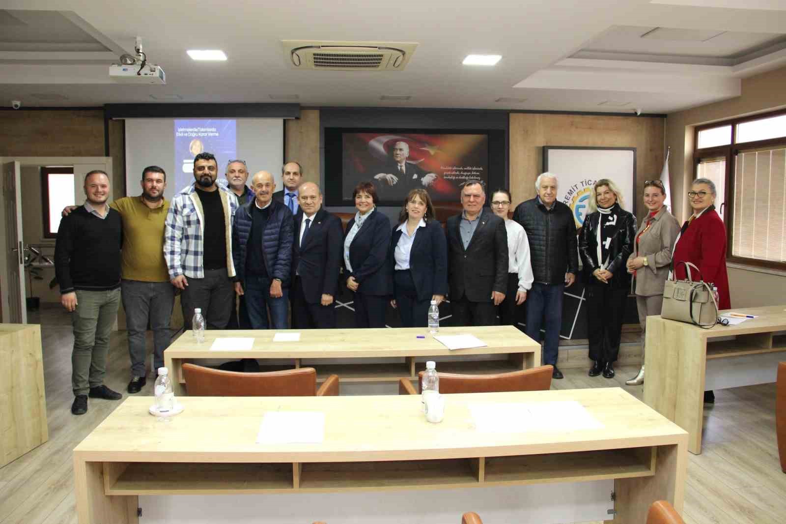 EDREMİT TİCARET ODASI ÜYELERİNE AİLE ŞİRKETLERİNİN YÖNETİMİ EĞİTİMİ VERİLDİ