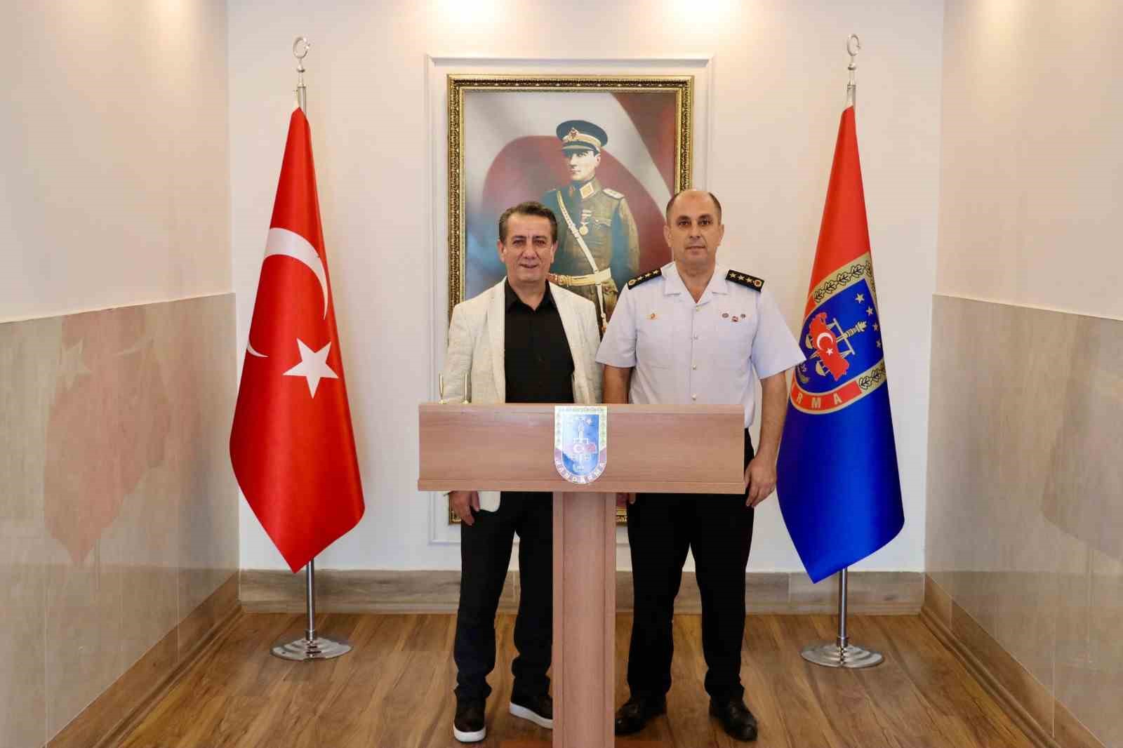 EFELER BELEDİYE BAŞKANI JANDARMA KOMUTANINI ZİYARET ETTİ