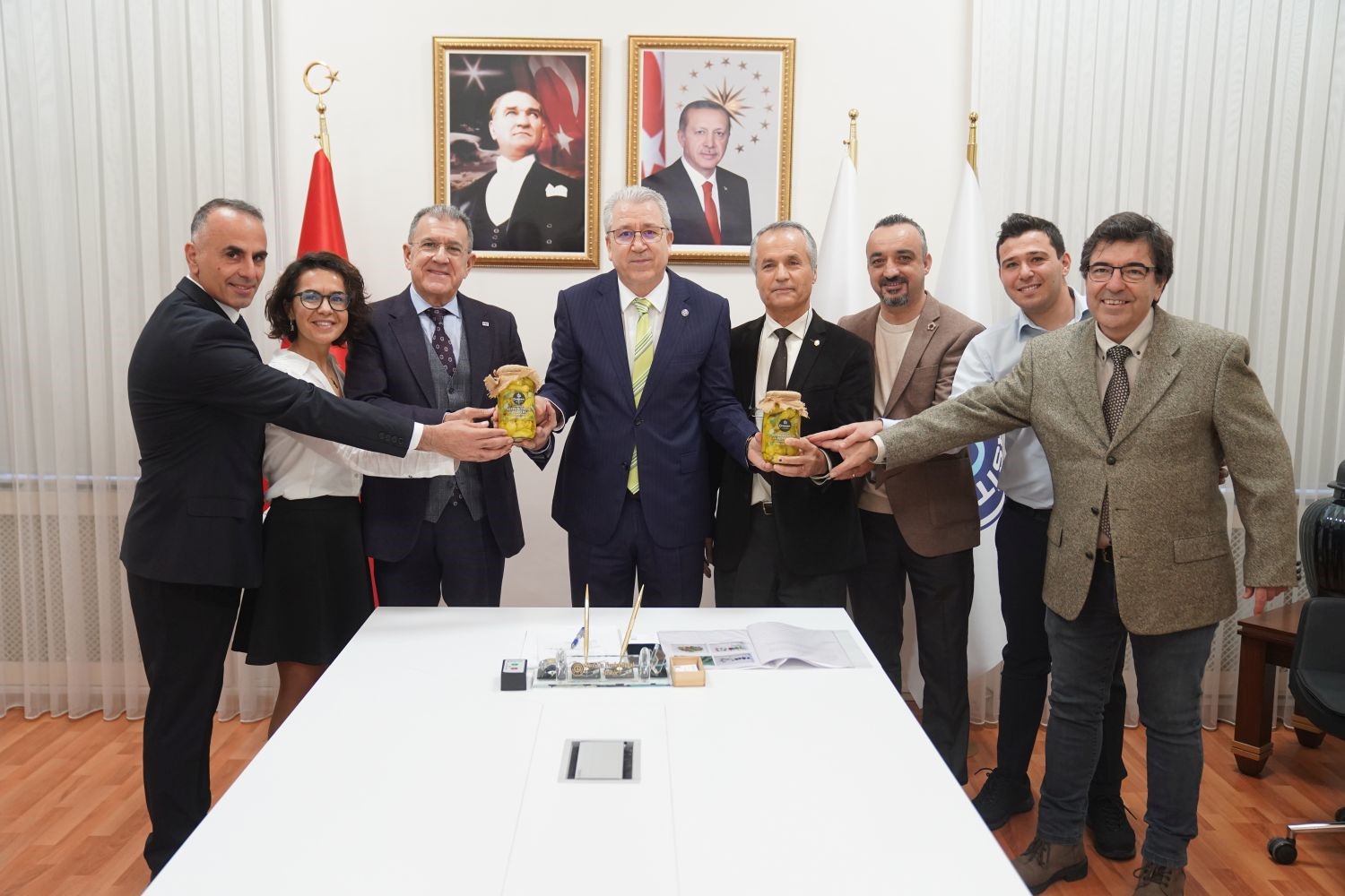 EGE ÜNİVERSİTESİ İLE KFC GIDA A.Ş. İŞ BİRLİĞİYLE YENİ BİBER ÇEŞİTLERİ GELİŞTİRİLDİ