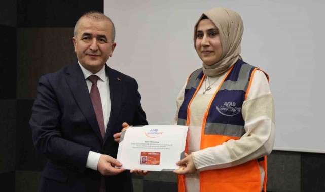 Elazığ AFAD Gönüllülerine Sertifikalarını Aldı