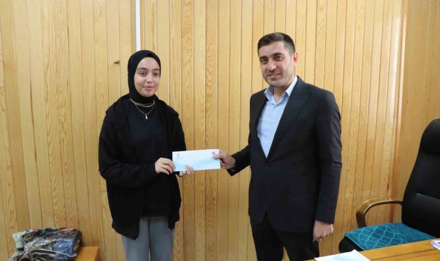 Elazığ İl Müftülüğü tarafından düzenlenen yarışmalarda dereceye giren öğrenciler ödüllendirildi