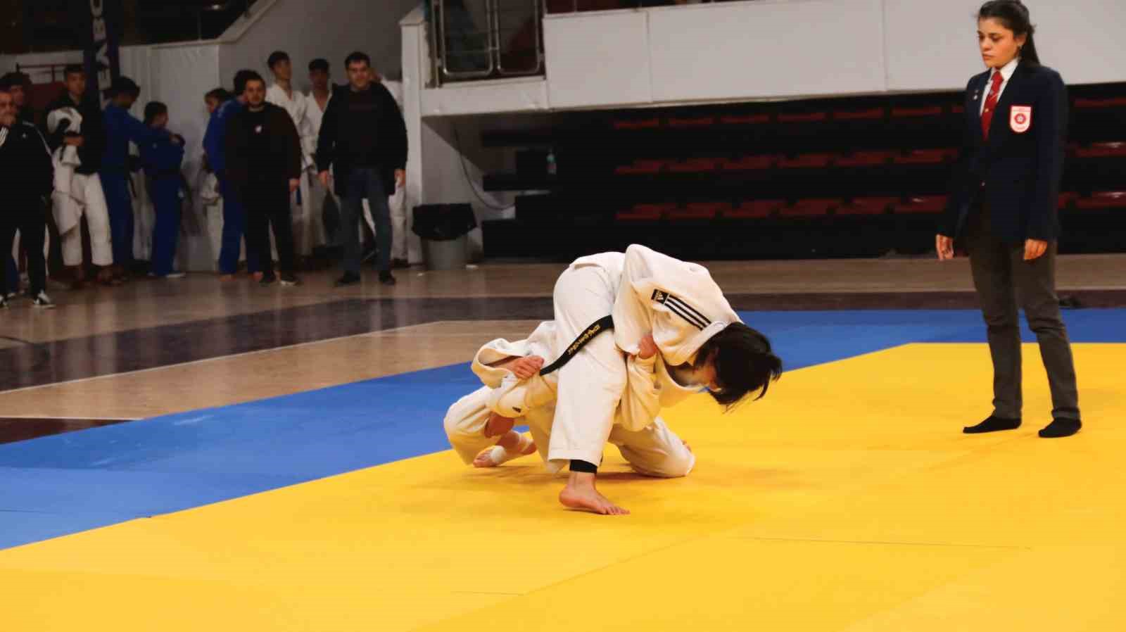 ELAZIĞ'DA DÜZENLENEN JUDO GENÇLER A GRUP MÜSABAKALARI SON BULDU