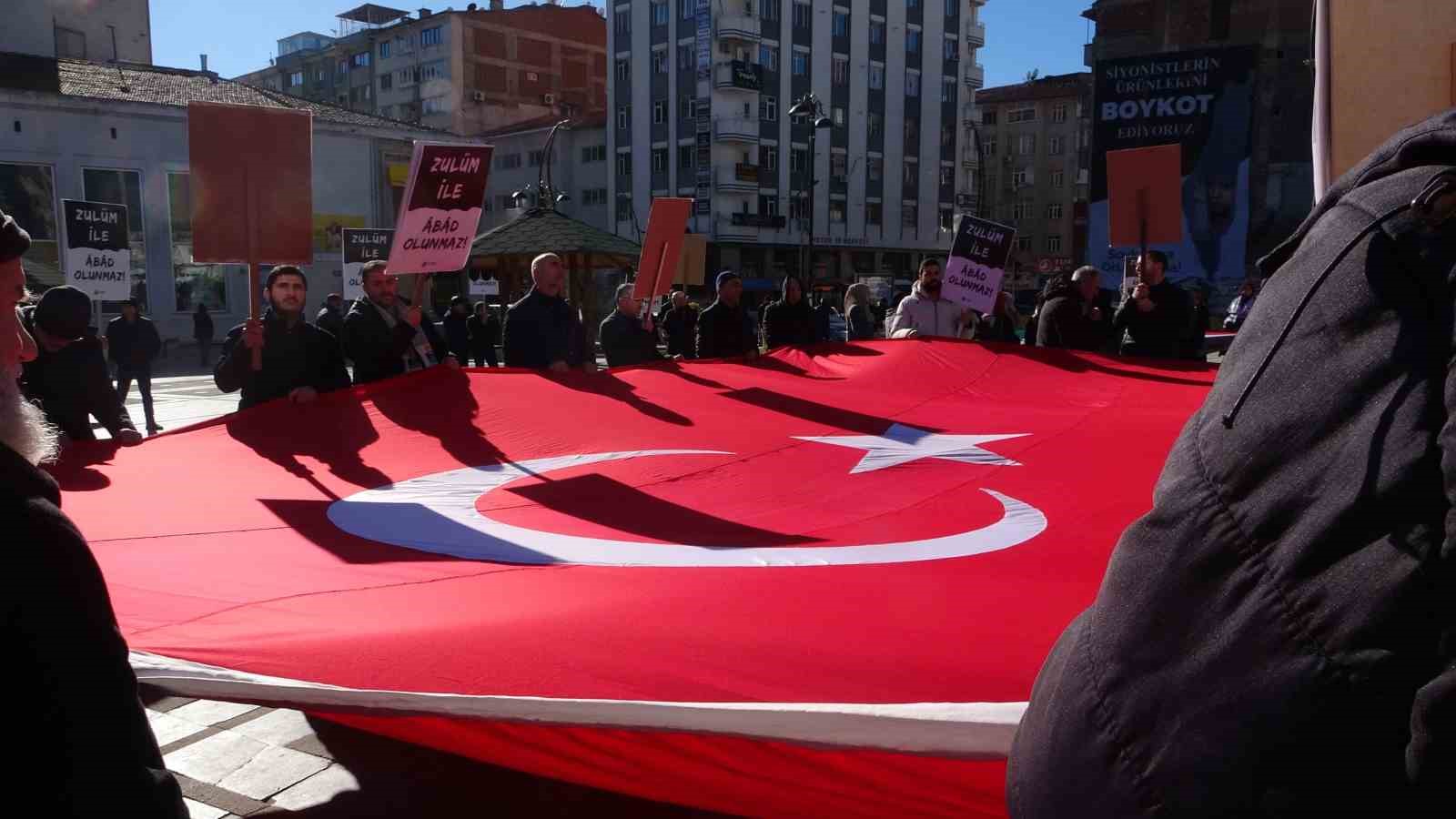 ELAZIĞ’DA EL AKSA PLATFORMU ÜYELERİ İSRAİL’İN GAZZE’YE YÖNELİK SALDIRILARI PROTESTO ETTİ