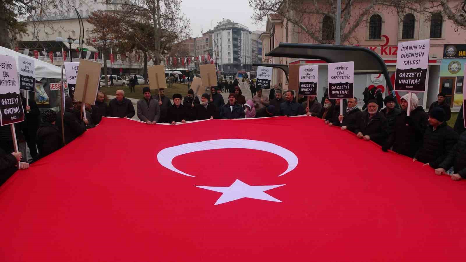 ELAZIĞ’DA SESSİZ ÇIĞLIK EYLEMİ DEVAM EDİYOR