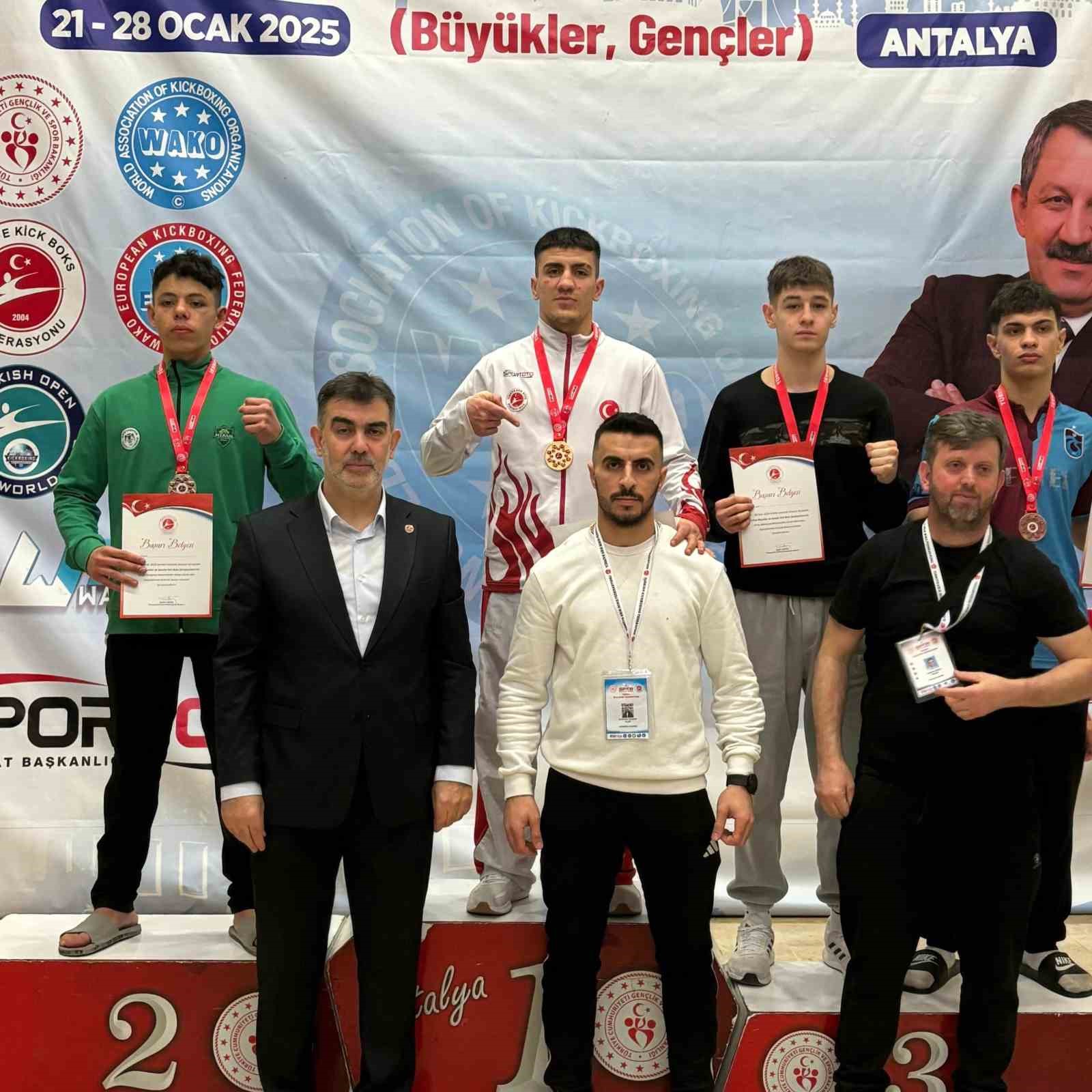 ELAZIĞLI SPORCULAR TÜRKİYE KİCK BOKS ŞAMPİYONASINDA BAŞARIYA ULAŞTI