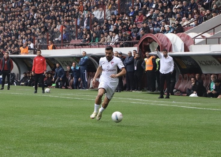 ELAZIĞSPOR KANAT OYUNCUSU BURHAN ARMAN'IN SAKATLIĞI SEZONU KAPATTI