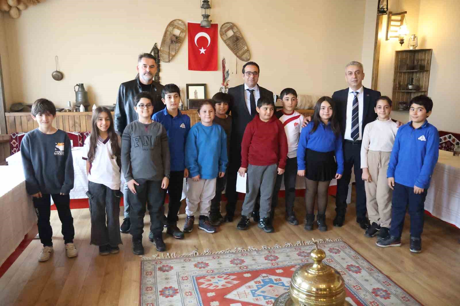 ELAZIĞSPOR YÖNETİMİ OKULA KONUK OLDU