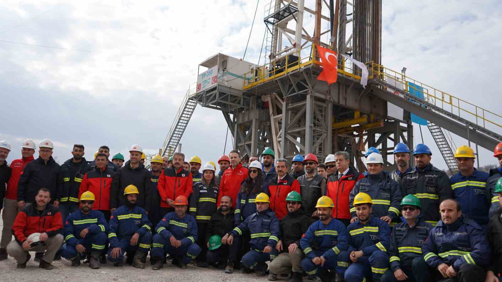 ENERJİ BAKANI ŞIRNAK'TA ÖĞRETMENLER GÜNÜ KUTLAMASI YAPTI