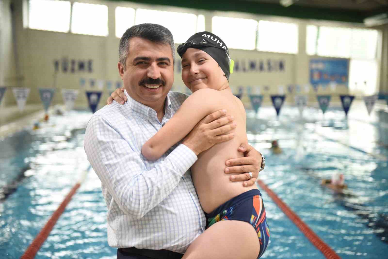 ENGELLERİ AŞAN YÜZÜCÜ MUHAMMED ALİ BİÇER