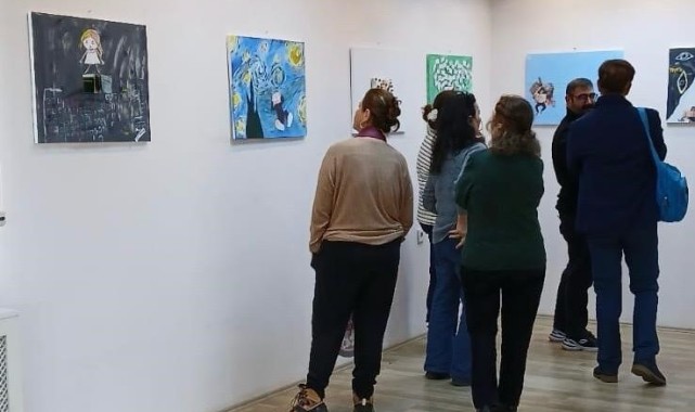 Engelli Öğrencilerin Resim Sergisine Büyük İlgi
