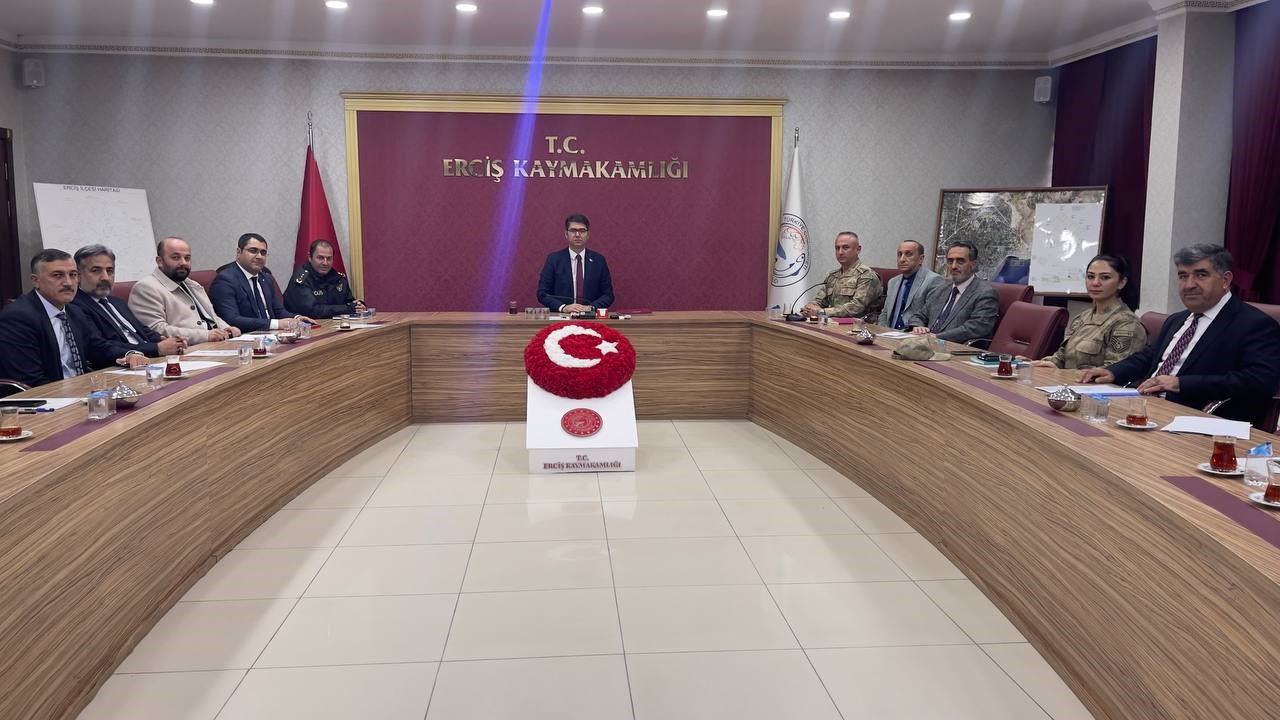 ERCİŞ KAYMAKAMI BAŞKANLIĞINDA KADINA YÖNELİK ŞİDDETLE MÜCADELE TOPLANTISI GERÇEKLEŞTİRİLDİ