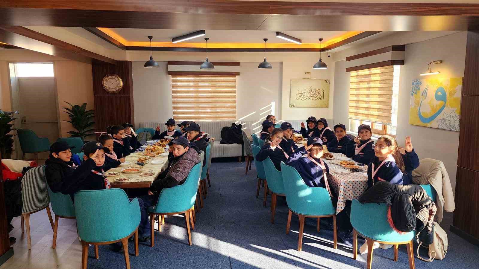 ERZİNCAN İZCİLERİ KEMAH İZCİLERİNİ AĞIRLADI