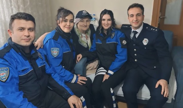 Erzincan'da Polisler Suzan Teyzenin Doğum Gününü Kutladı