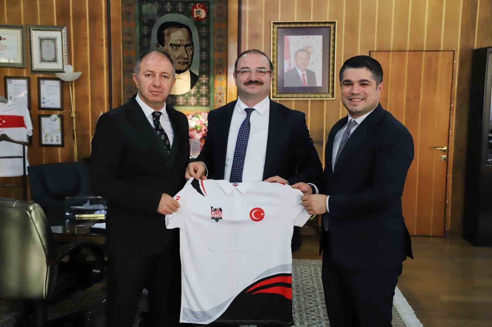 ERZURUM GENÇLİK VE SPOR İL MÜDÜRÜ ATATÜRK ÜNİVERSİTESİ REKTÖRÜNÜ ZİYARET ETTİ