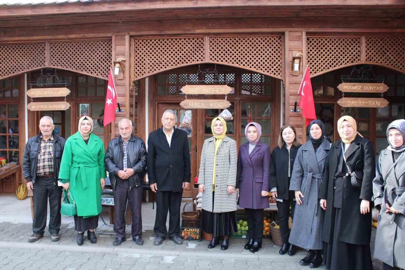 ERZURUM VALİSİ EŞİ AZİME ÇİFTÇİ, TORTUM'DA TAKDİR TOPLADI