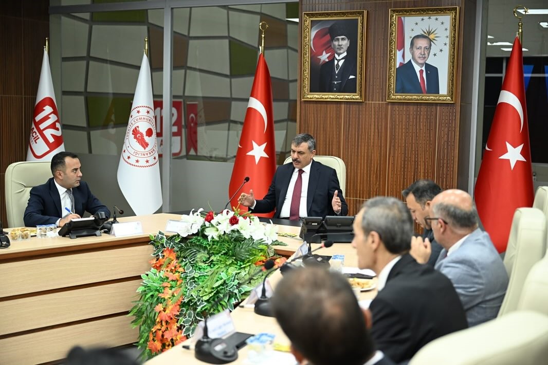 ERZURUM VALİSİ MUHTARLARLA BİR ARAYA GELDİ